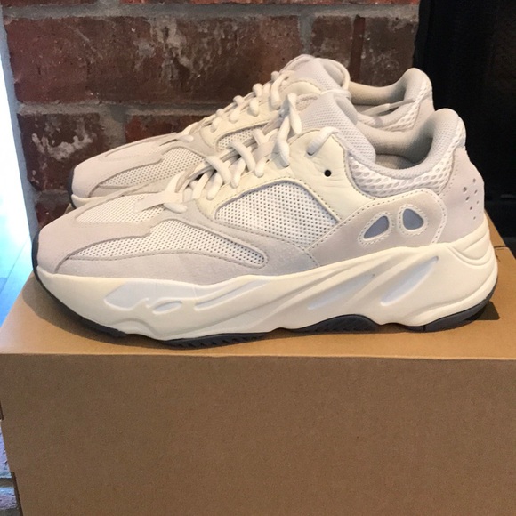 COPY - Yeezy boost 700 analog - Picture 4 of 10